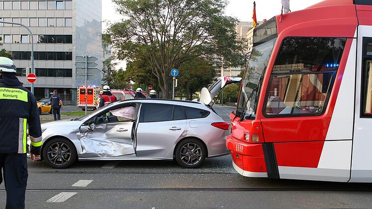 In Nürnberg hat sich am Samstag ein Straßenbahn-Unfall ereignet. Foto: Friedrich/News5