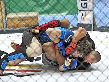 MMA gilt als die härteste Variante des Kampfsports. Das Foto zeigt einen Kampf bei der Süddeutschen Meisterschaft 2019. Foto: Hagen Lehmann