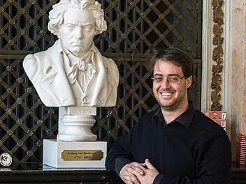 Daniel Carter wird neuer Generalmusikdirektor am Landestheater Coburg. Der junge Maestro aus Australien tritt ab September die Nachfolge von Roland Kluttig an.Foto: Jochen Berger