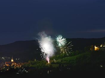 Das Feuerwerk war einer der Höhepunkte beim Königsberger Pfingstfest. Die Besucher auf dem Festplatz spendeten viel Beifall für die glänzende Lichtershow.  Fotos: Gerold Snater