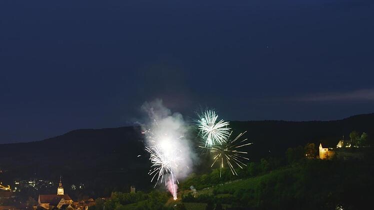 Das Feuerwerk war einer der Höhepunkte beim Königsberger Pfingstfest. Die Besucher auf dem Festplatz spendeten viel Beifall für die glänzende Lichtershow.  Fotos: Gerold Snater