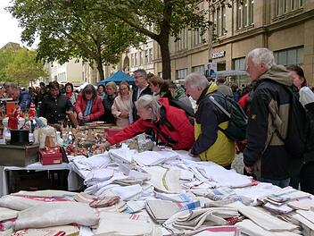Tausende Schnäppchenjäger bevölkerten am Feiertag die Innenstadt.Fotos: Marion Krüger-Hundrup