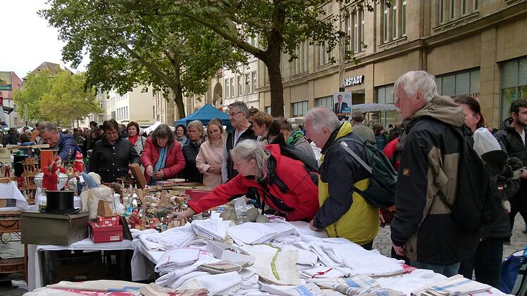 Tausende Schnäppchenjäger bevölkerten am Feiertag die Innenstadt.Fotos: Marion Krüger-Hundrup