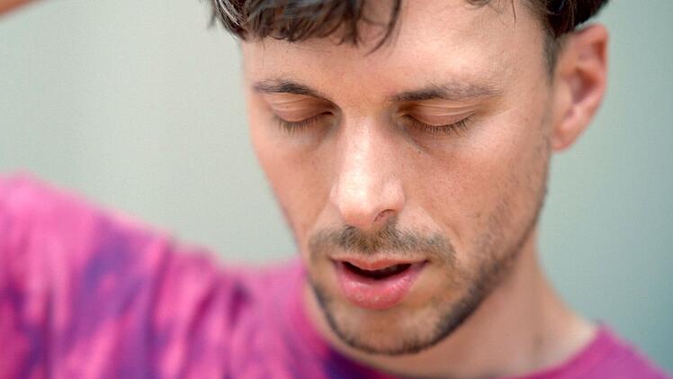Durch Trance gewinnt der Patient eine neue Perspektive auf sein Leben und kann deshalb bestimmte psychische Erkrankungen wie Depression, posttraumatische Belastungsst&ouml;rung oder Sucht besser &uuml;berwinden.