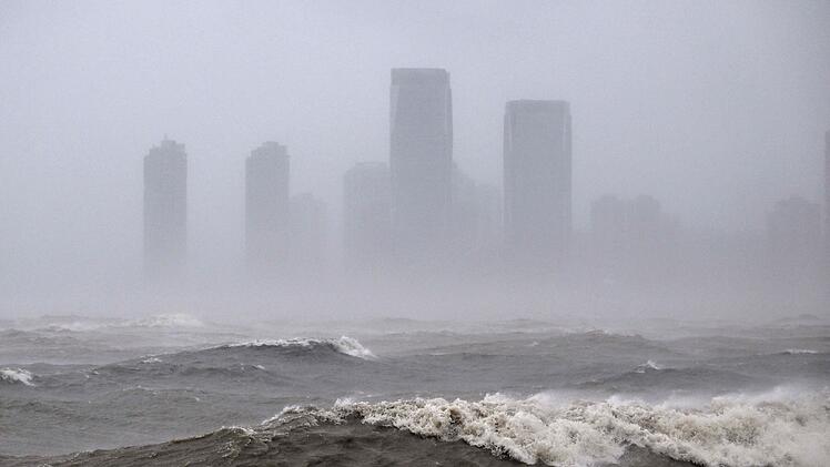 Chinese nach sieben Tagen von offenem Meer gerettet
