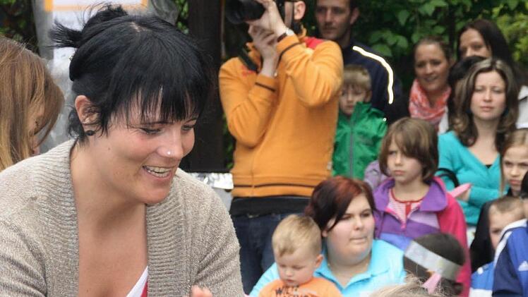 Abklatschen für ein gelungenes Fest.
