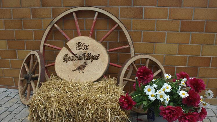 Schmuck vor den Häusern