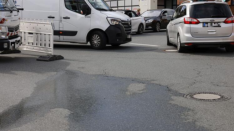 Wasserrohrbruch in F&uuml;rth - Umleitungsstra&szlig;e wird gesperrt