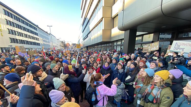 Zehntausende protestieren in Franken gegen Rechts - "Demokratie in Gefahr"