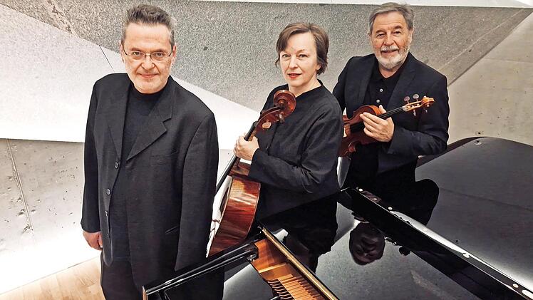 Das Kölner Klaviertrio mit (von rechts) Walter Schreiber (Violine), Joanna Sachryn (Violoncello) und Paul Rivinius (Klavier) tritt ebenfalls auf.