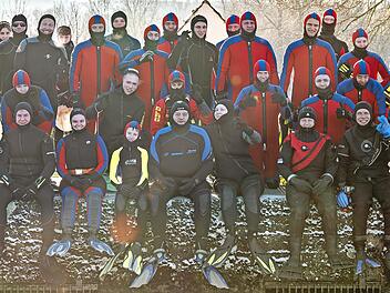 Die Teilnehmerinnen und Teilnehmer des 9. Neujahrsschwimmen in Hirschaid.