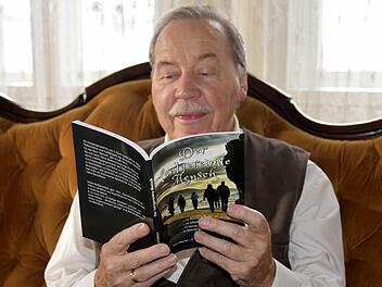 Der dichtende Pfarrer Volker Reißenweber hat pünktlich zur Adventszeit sein viertes Buch unter dem Titel "Der (un)gereimte Mensch" veröffentlicht. Foto: Gabi Arnold