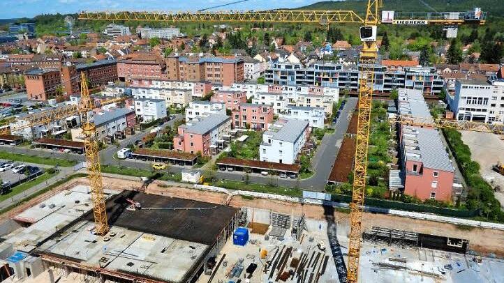 "Das größte Loch in Erlangen" nannte Minister Herrmann die Baugrube des Healthcare-Hauptquartiers.