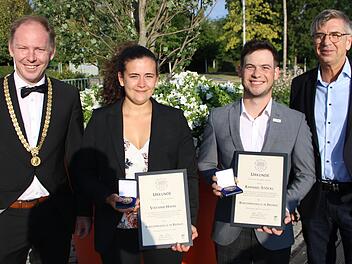 Kitzingen: Zwei junge Handwerker mit B&uuml;rgermedaille ausgezeichnet - "brauchen nicht nur Akademiker"