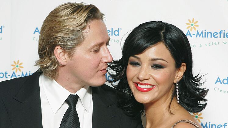 Frisch verliebt und mit frechem Haarschnitt zeigte sich Verona im Mai 2005 gemeinsam mit Ehemann Franjo Pooth.