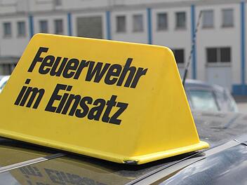 Ein Traktorfahrer hat auf seiner Fahrt von Euerdorf bis Oberthulba eine große Menge Öl verloren und damit für einen Großeinsatz der örtlichen Feuerwehren gesorgt. Symbolfoto: Tim Birkner