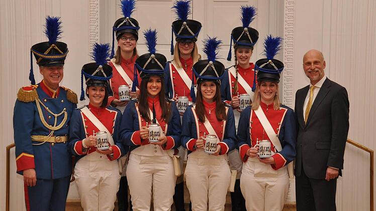 Oberbürgermeister Kay Blankenburg (rechts) und Stadtmusikdirektor Bernd Hammer (links) sagten Servus.
