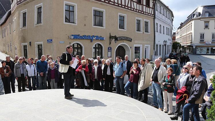 Rund 100 Teilnehmer hatten sich der Führung angeschlossen