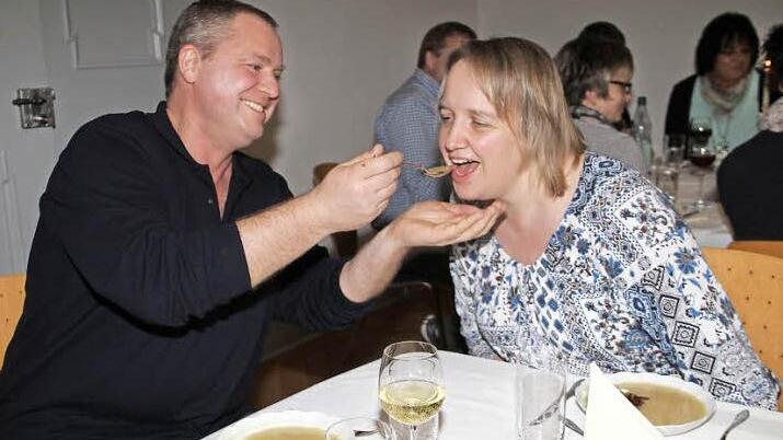 Diese Suppe löffeln Michael und Bianca Roß gerne gemeinsam aus. Fotos: Gerda Völk