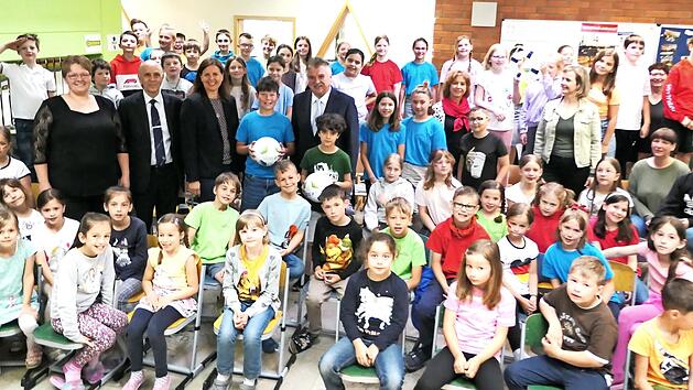 Die Marktleugaster Grundsch&uuml;ler haben f&uuml;r ihre Teilnahme an der CO2-Schulchallenge einen Preis bekommen.