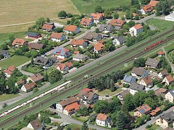 Ebensfeld nach dem Ausbau der ICE-Strecke, wie es eine Computeranimation der Deutschen Bahn zeigt.