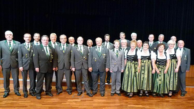 Eine ganze Reihe von Vereins-, Gau- und BSSB-Ehrungen wurden anlässlich der Schützentafel durchgeführt.Foto: Lothar Weidner