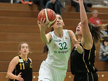 Ob die angeschlagene Serbin Ivana Grbic (in weiß) auflaufen kann, ist noch offen. Foto: Sportpress