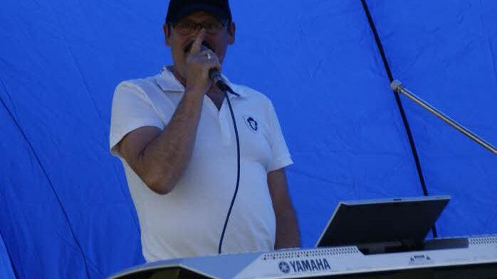 Camper Toni Dyros aus Rotterdam machte die Musik. Foto: sw