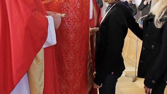 Bischof Wilmar Santin (Zweiter von links) spendete das Firmsakrament. Foto: Ralf Kestel