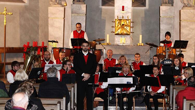 Keinen Rock oder Swing präsentierten die Georgi-Bläser in der Stadtpfarrkiche, zu Advent ging es langsam und getragen zu. Foto: Thomas Dill