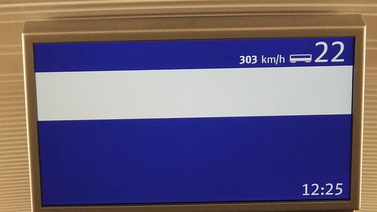 Fast der Rekord: 303 Kilometer pro Stunde Reisegeschwindigkeit kurz vor der bayerischen Landesgrenze. Foto: Berthold Köhler