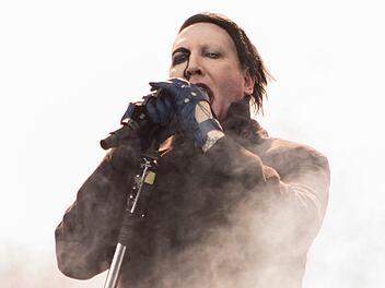 Schwarze Kleidung und bemalte Gesichter: Wenn Marilyn Manson bei Rock im Park 2018 auftritt, wird es d&uuml;ster.  Foto: Christian Palma/AP/dpa