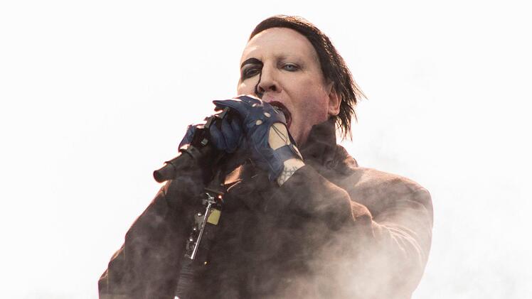Schwarze Kleidung und bemalte Gesichter: Wenn Marilyn Manson bei Rock im Park 2018 auftritt, wird es düster.  Foto: Christian Palma/AP/dpa