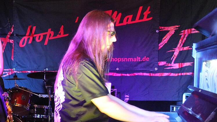 Christian spielte bei "Hops'n‘ Malt" auf dem Klavier.