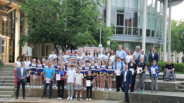 Bayreuth: "Der Sport kann vieles sein" - Landrat Wiedemann ehrt Athleten und Funktion&auml;re