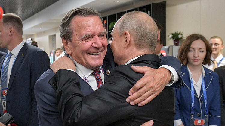 Forderungen nach Schr&ouml;der-Rauswurf in der SPD nach Putin-Besuch