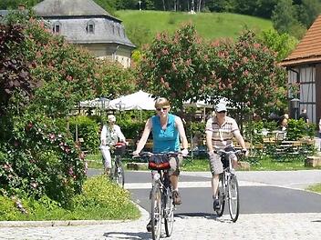 Ein beliebtes Ausflugsziel ist Maria Bildhausen. Der Biergarten war im Sommer immer eine besondere Attraktion für die Besucher, von denen viele Mit dem Rad kamen.  Foto: Archiv/Anton Then