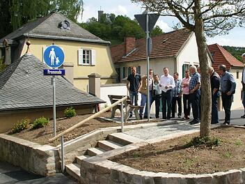 ls gelungen bezeichneten Bürgermeister Michael Ziegler und die Mitglieder des Bauausschusses Eltmann den Ausbau der Weidengasse und die Gestaltung dieses kleinen Grünbereiches zwischen Weidengasse und Promenade.Foto: Sabine Weinbeer