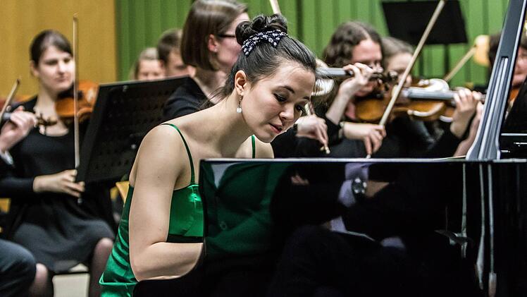 Die junge Pianistin Nina Scheidmantel brillierte in NeustadtFoto: Jochen Berger