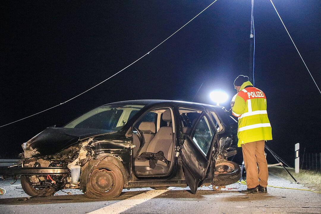 Unfallstelle nicht gesehen: Tragisches Unglück fordert zwei Menschenleben