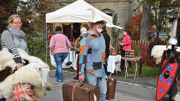Am Samstag und Sonntag bev&ouml;lkern wieder die Kirchweihbesucher den Mittelaltermarkt in Burgpreppach. Fotos: Gerhard Schmidt