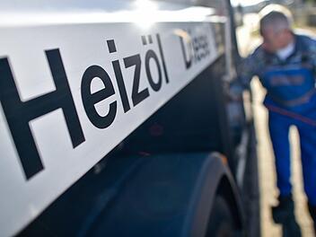 Heizöltanks in Überschwemmungsbieten obliegen besonderen Vorschriften. Kronacher Betreiber müssen sich deshalb an eine neue Vorschrift zur Kontrolle der Anlagen halten. Symbolfoto: Patrick Pleul/dpa
