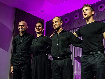 Reichlich Beifall für Niko Meinhold, Marie Séférian, Javier Reyes und Tim Kleinsorge (von links) beim Auftritt in Coburg.Foto: Jochen Berger