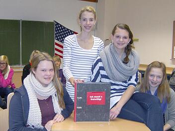 Vier Gräfenberger Schülerinnen, die helfen (v.l.): Jessica Übel, Clarissa Schneider, Sandra Müller und Miriam Singer Fotos: Malbrich