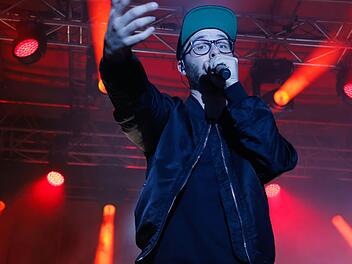 Mark Forster genießt den Zwischenstopp im Schloss Eyrichshof in Ebern, wie er beim Konzert am Abend verrät.  Fotos: Matthias Hoch