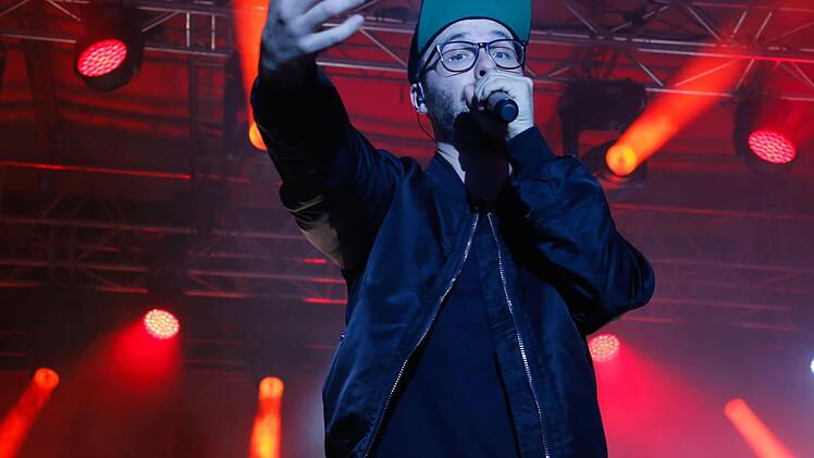 Mark Forster genießt den Zwischenstopp im Schloss Eyrichshof in Ebern, wie er beim Konzert am Abend verrät.  Fotos: Matthias Hoch