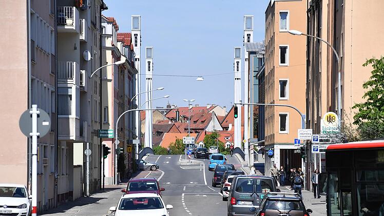 Die Innere Löwenstraße: Vergangenes Jahr hatten Anwohner dort eine Geschwindigkeitsreduzierung auf Tempo 30 gefordert.  Doch weil die rechtlichen Voraussetzungen nicht gegeben waren, gilt nach wie vor Tempo 50.Ronald Rinklef