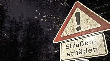 Die Stra&szlig;e von Ebersbach nach Marloffstein ist eng und schadhaft.