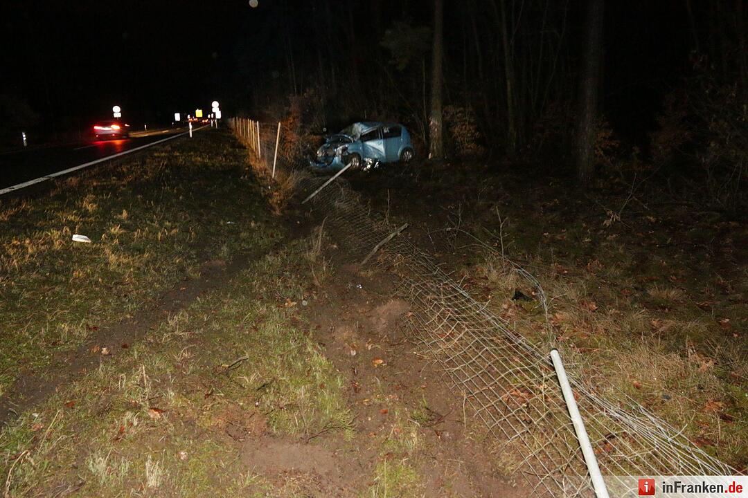 Unfall auf B505: Frau prallt mit Pkw gegen Baum