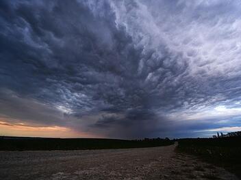 Am Wochenende kann es in Franken auch Gewitter geben. Foto: Martin Schutt, dpa